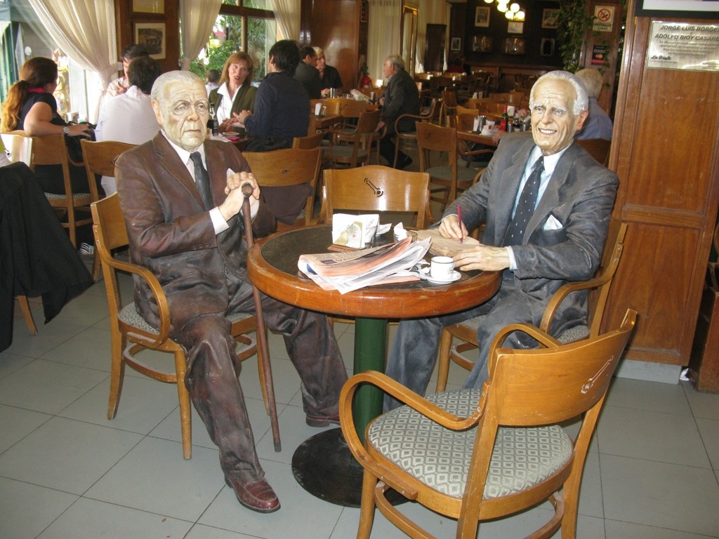 Jore Luis Borges eta Adolfo Bioy Casares La Biela kafetegian.